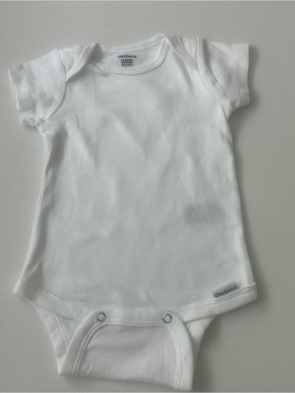 Gerber baby kid’s White Short-Sleeve Onesies Bodysuit. Size 0-3M.